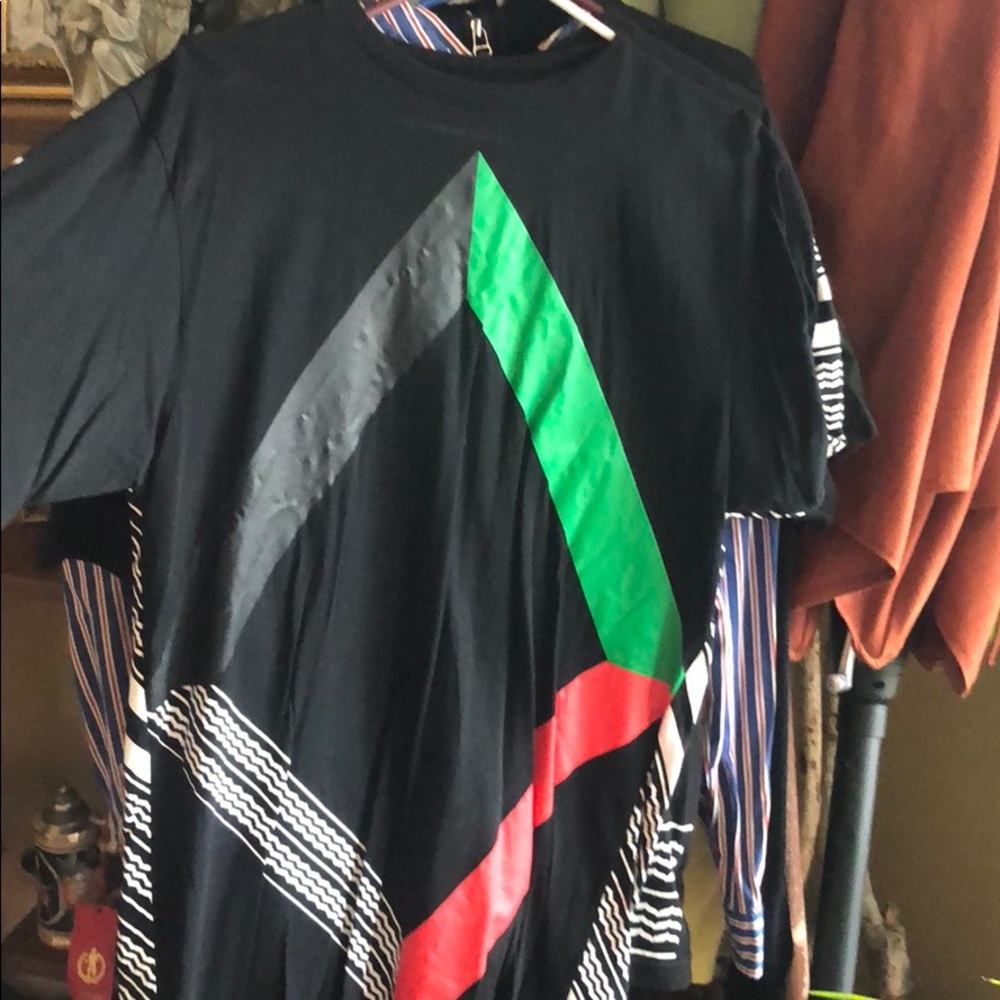 Black scale tee